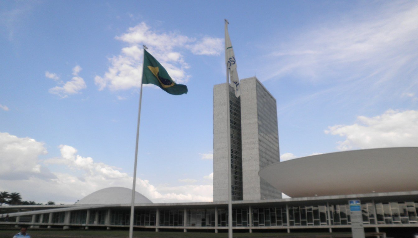 Orçamento de 2027 é "Obra de Ficção", Diz Ex-Banco Mundial: o Que Isso Significa Pro Seu Bolso